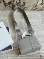 LOEWE ショルダーバック ケース付き 20cm - 画像 (13)