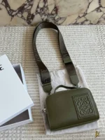 LOEWE ショルダーバック ケース付き 20cm - 画像 (8)