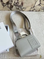 LOEWE ショルダーバック ケース付き 20cm - 画像 (9)