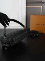 LV Monogram Archive ショルダーバック ケース付き 22*16cm - 画像 (11)